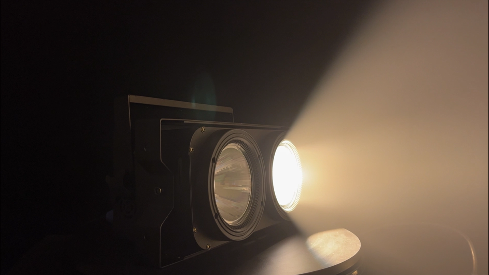 200 BLINDER 3 - Uplus Lighting