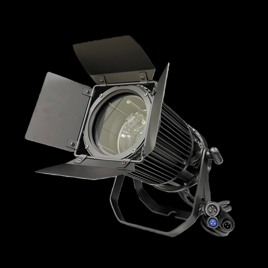 200Woutdoor led spot light with DMX Auto zoom 1 - Uplus Lighting