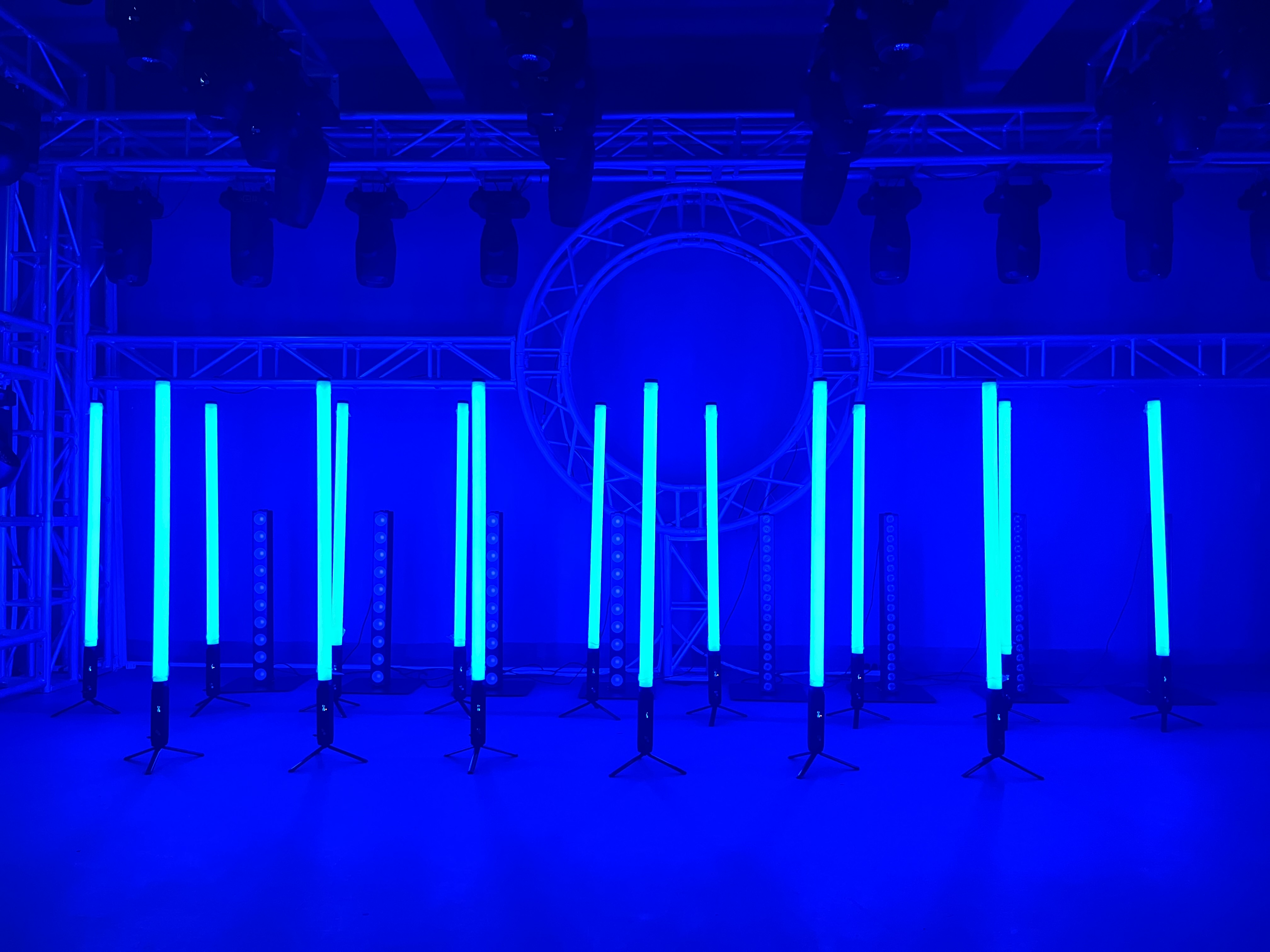 360-pixel-tube-blue-architectural-pixel-tube-lighting - Uplus Lighting