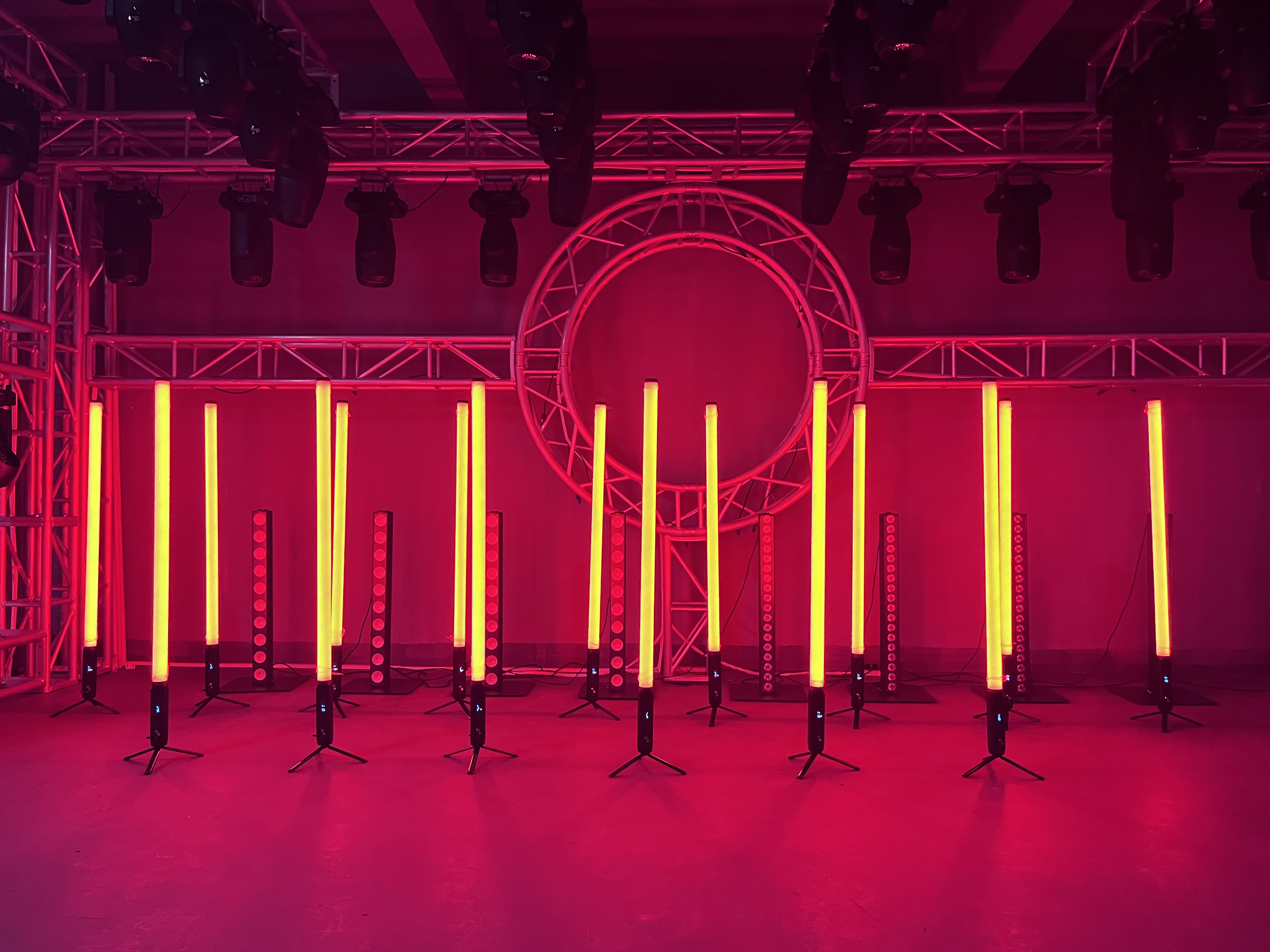 360-pixel-tube-red-architectural-stage-lighting-effect - Uplus Lighting