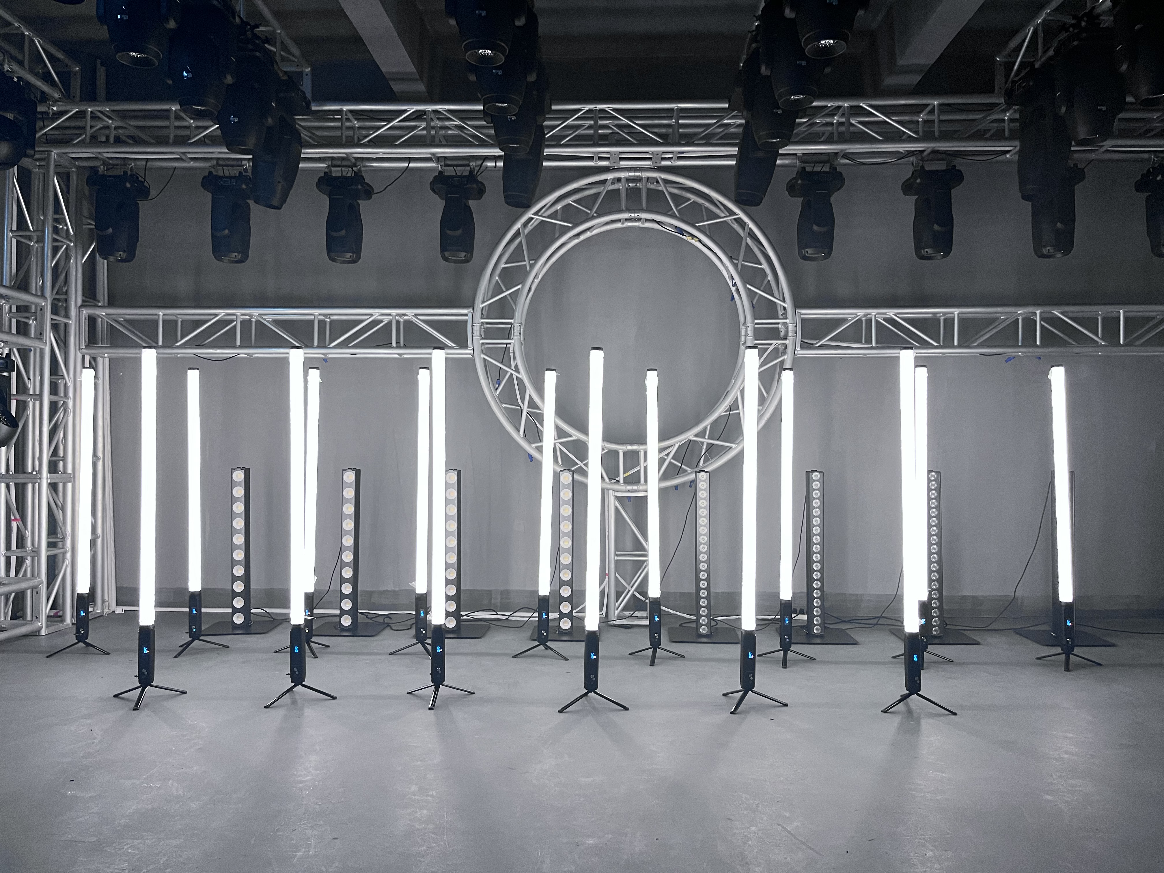 360-pixel-tube-white-architectural-battery-tube-light - Uplus Lighting