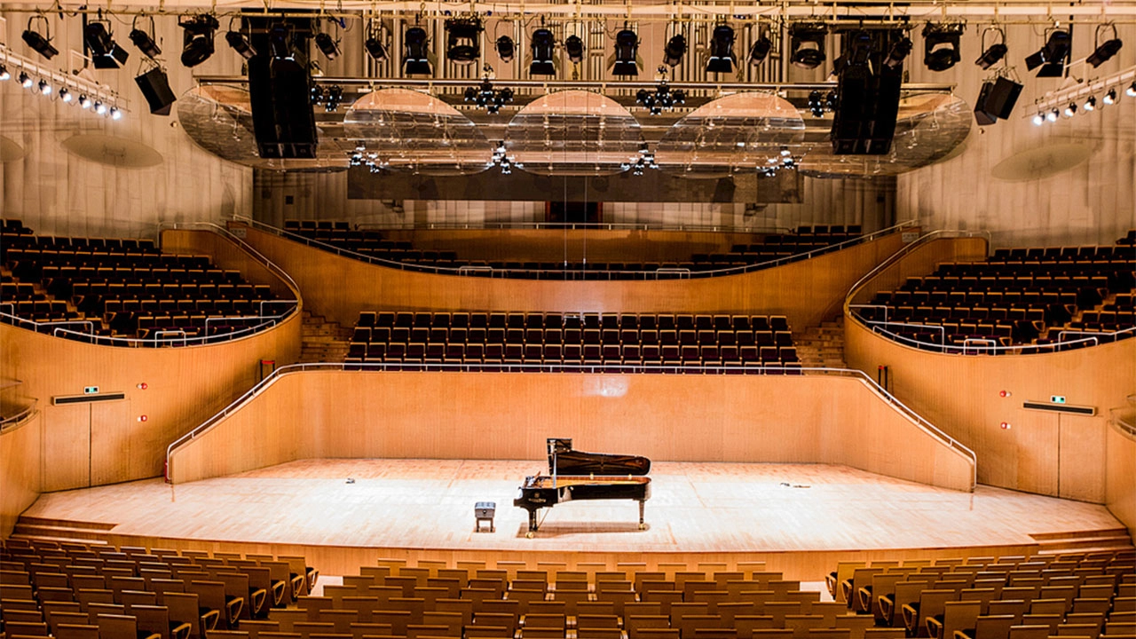 Theaters & Opera Houses - Uplus Lighting