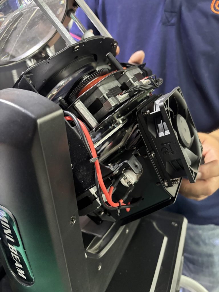 优加光电团队深入学习产品知识-6-768x1024