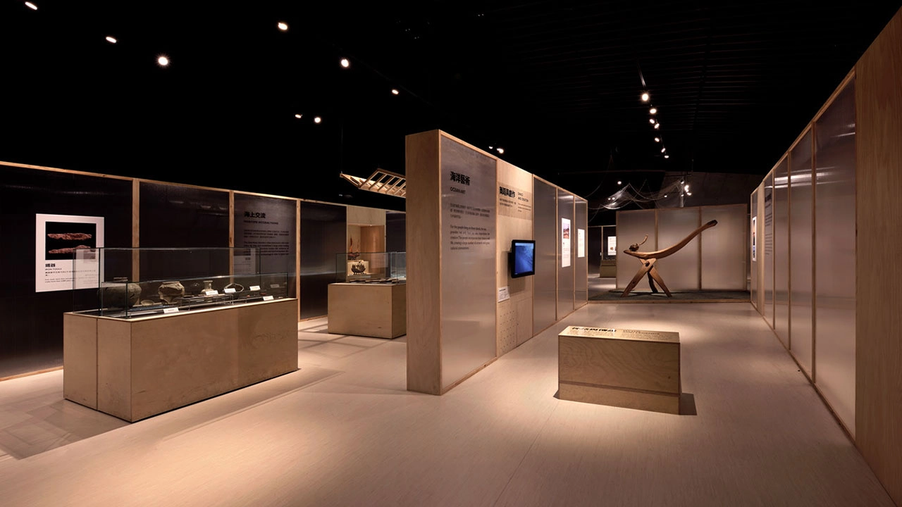 Large-Exhibitions - Uplus Lighting