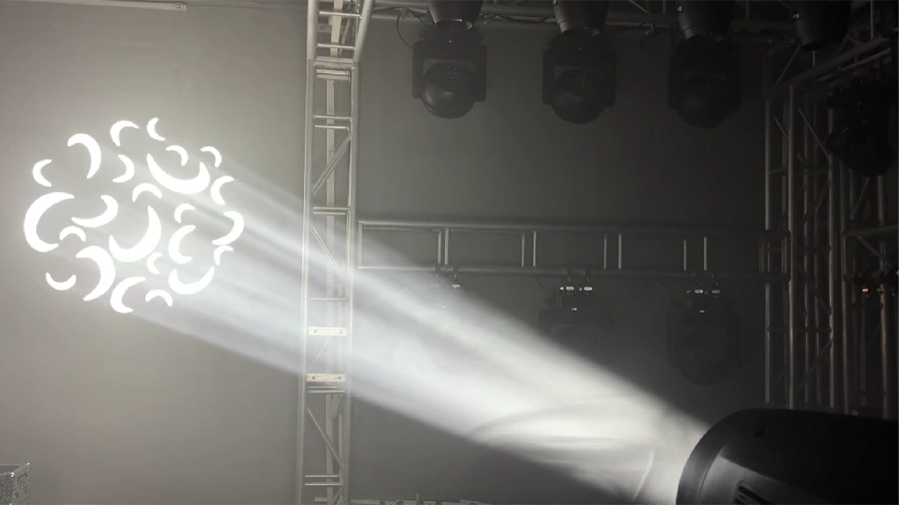 PRO 460 4 - Uplus Lighting