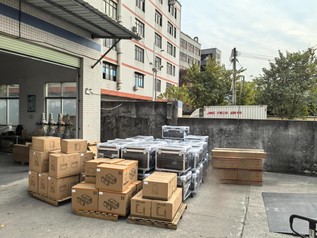 stage-lighting-equipment3-1024x768