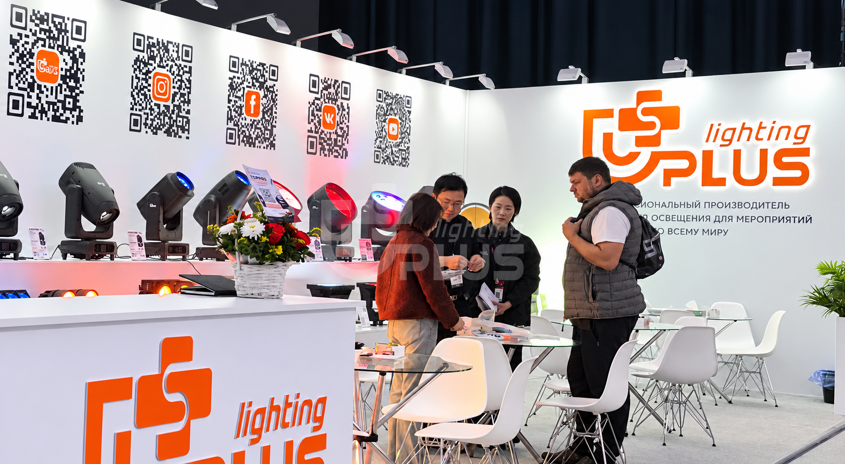 uplus-lighting-customers-stage-lighting-booth-moscow-2026 uplus-lighting-customers-stage-lighting-booth-moscow-2026