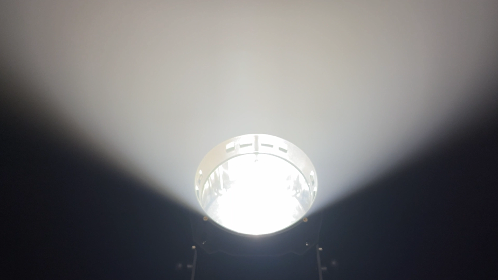 ZOOM COB PAR 3 - Uplus Lighting