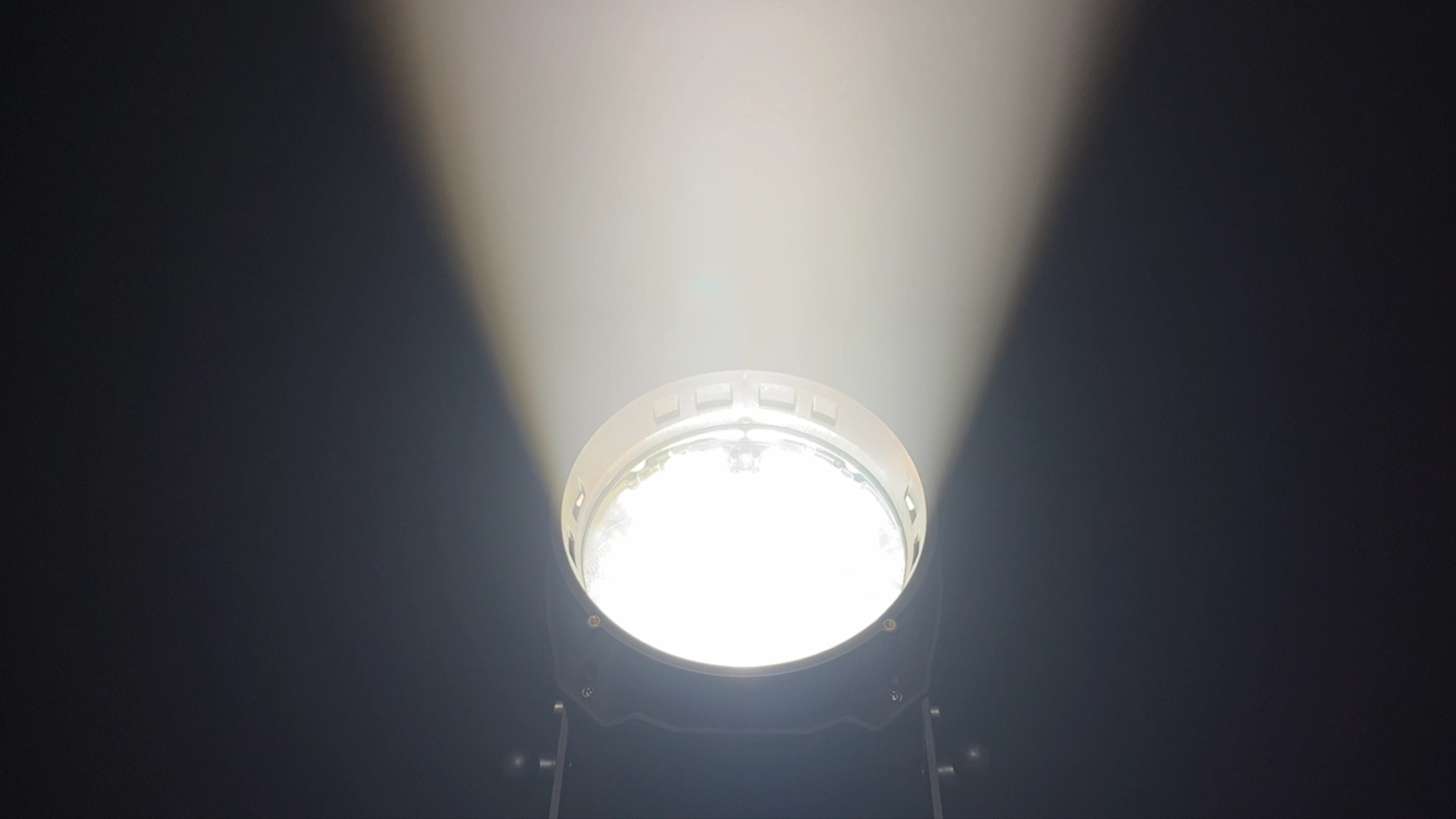 ZOOM COB PAR 4 - Uplus Lighting